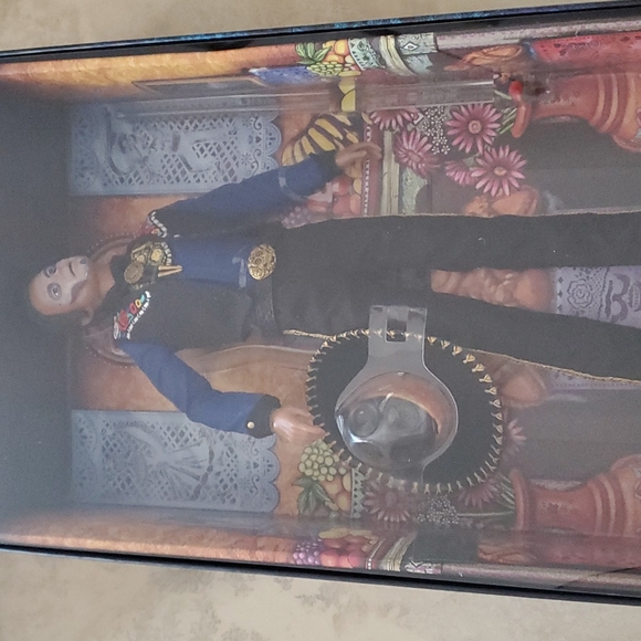 Barbie Dia de Muertos Ken Collectible - Picture 2 of 12